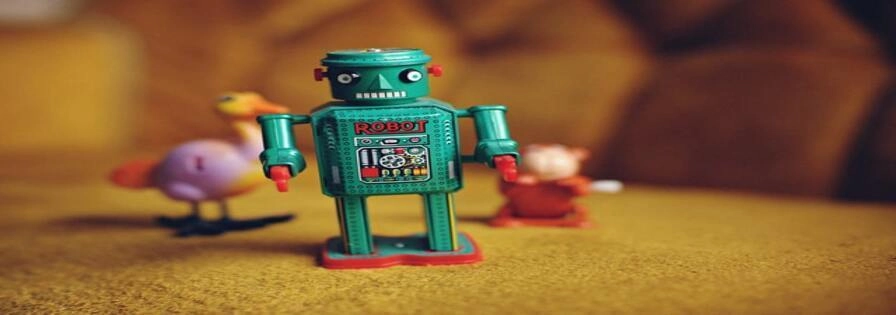 Green Robot in focus